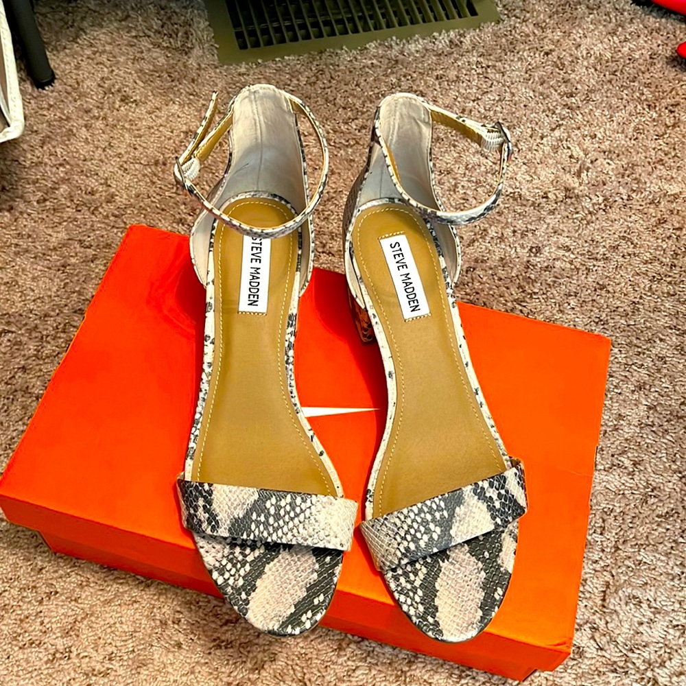 NWOT Steve Madden Shoes/Sandals - S 10M